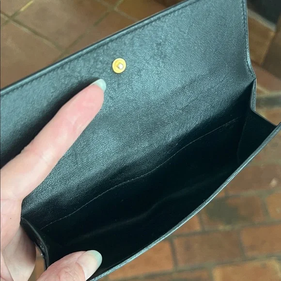 Vintage Gucci Black Leather Wallet with Gold Tone Clasp - Picture 16 of 16